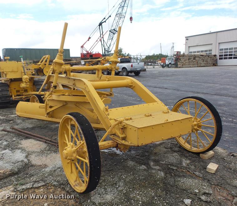 image for item DD2122 Caterpillar grader