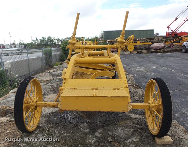 image for item DD2122 Caterpillar grader