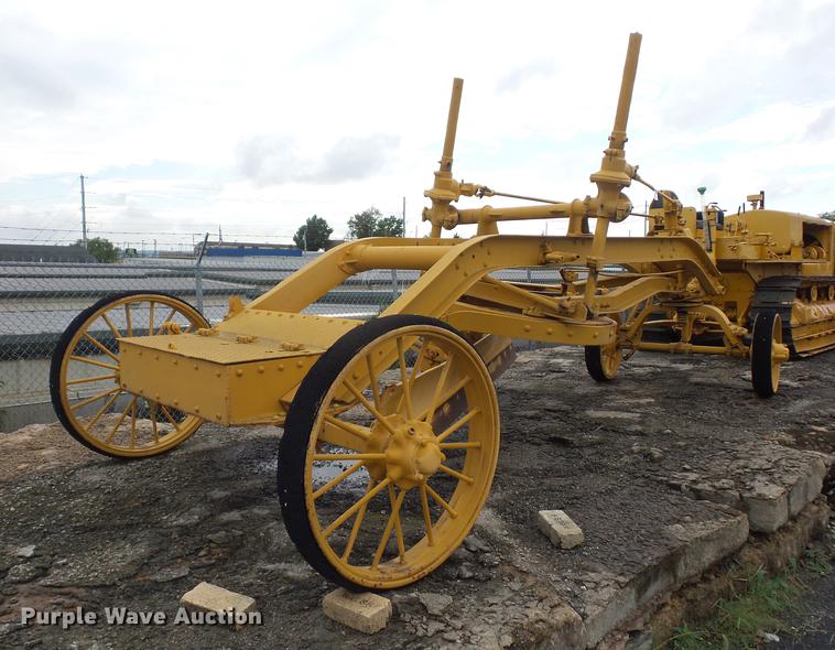 image for item DD2122 Caterpillar grader