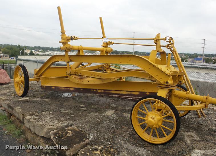 image for item DD2122 Caterpillar grader