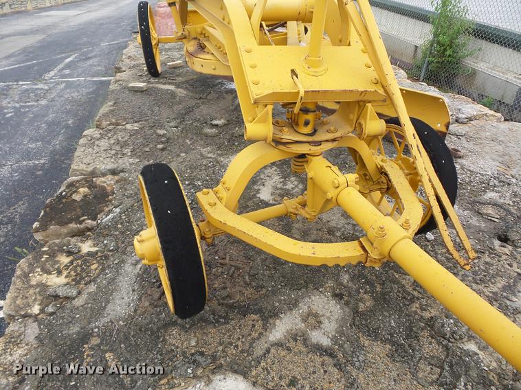 image for item DD2122 Caterpillar grader