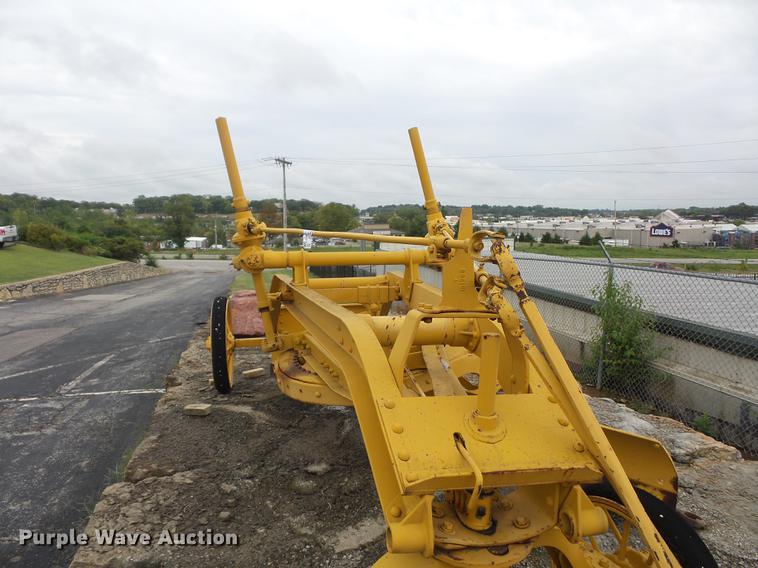 image for item DD2122 Caterpillar grader