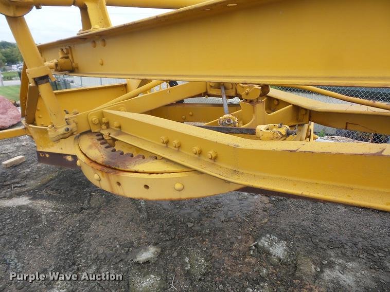 image for item DD2122 Caterpillar grader