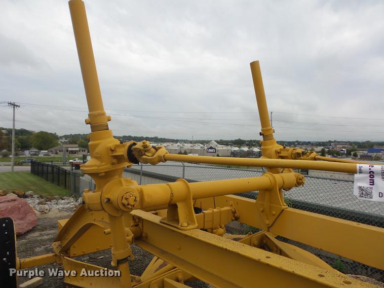 image for item DD2122 Caterpillar grader