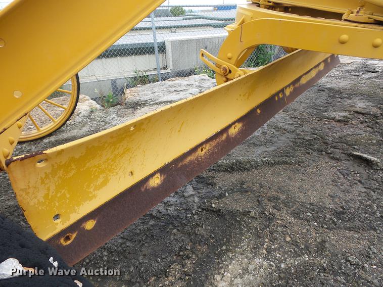 image for item DD2122 Caterpillar grader