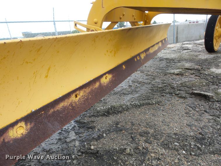 image for item DD2122 Caterpillar grader