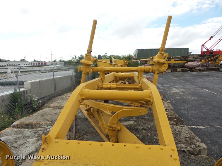 image for item DD2122 Caterpillar grader