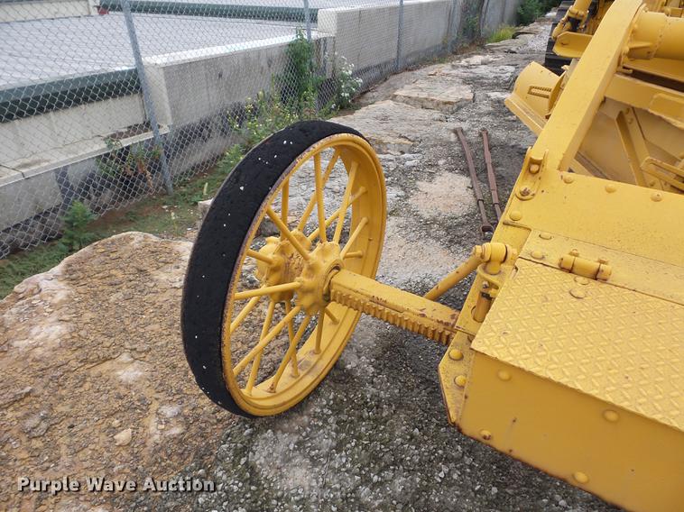 image for item DD2122 Caterpillar grader