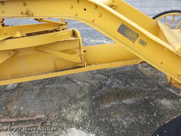 image for item DD2122 Caterpillar grader