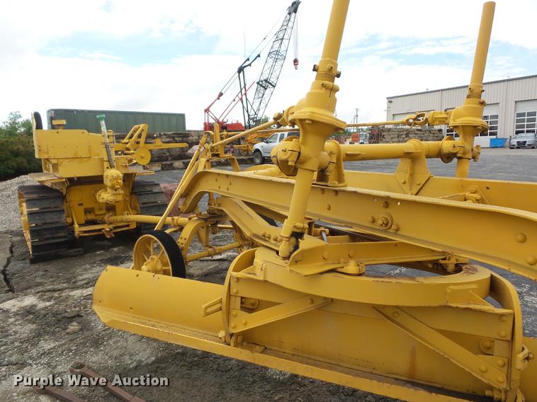 image for item DD2122 Caterpillar grader