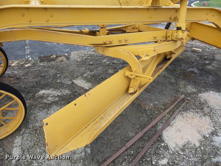 image for item DD2122 Caterpillar grader