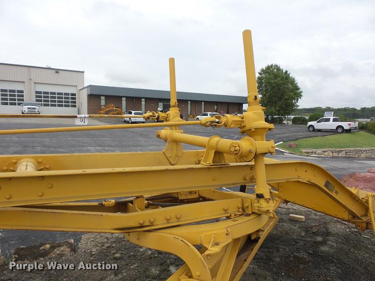 image for item DD2122 Caterpillar grader