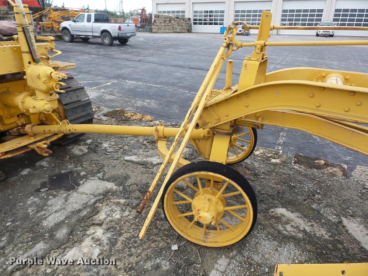 image for item DD2122 Caterpillar grader