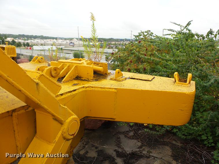 image for item DD2124 Caterpillar ripper