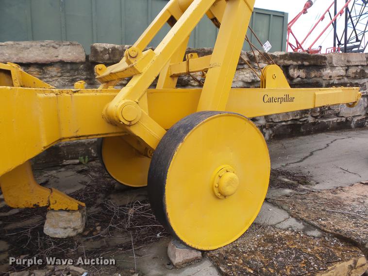 image for item DD2124 Caterpillar ripper