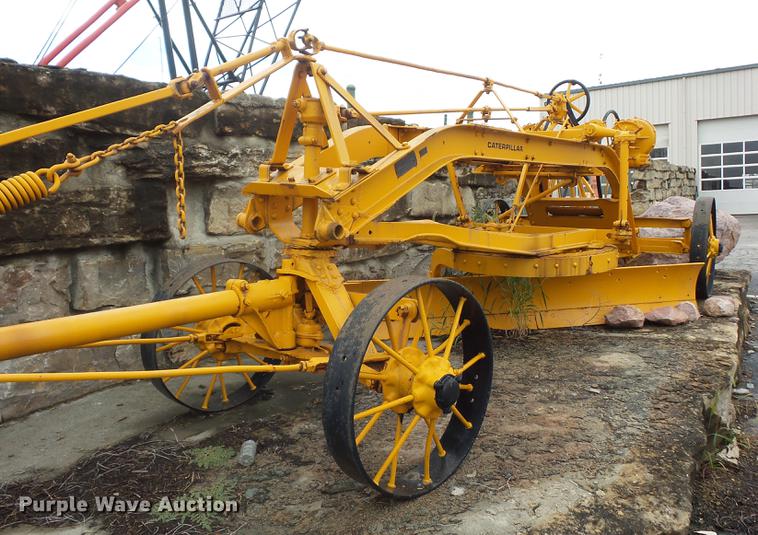image for item DD2125 Caterpillar grader