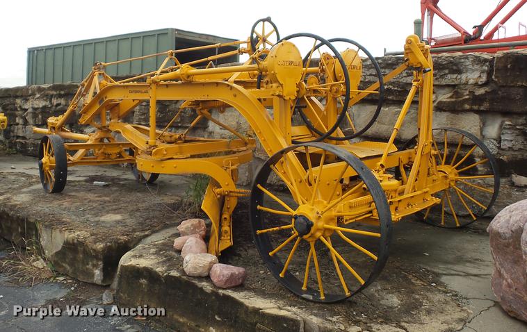image for item DD2125 Caterpillar grader