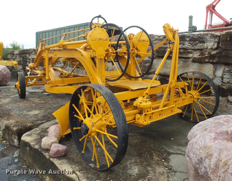 image for item DD2125 Caterpillar grader