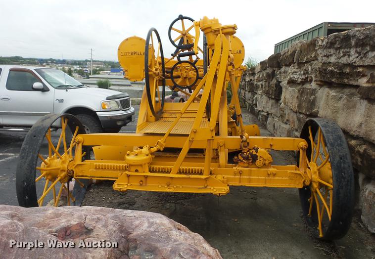 image for item DD2125 Caterpillar grader