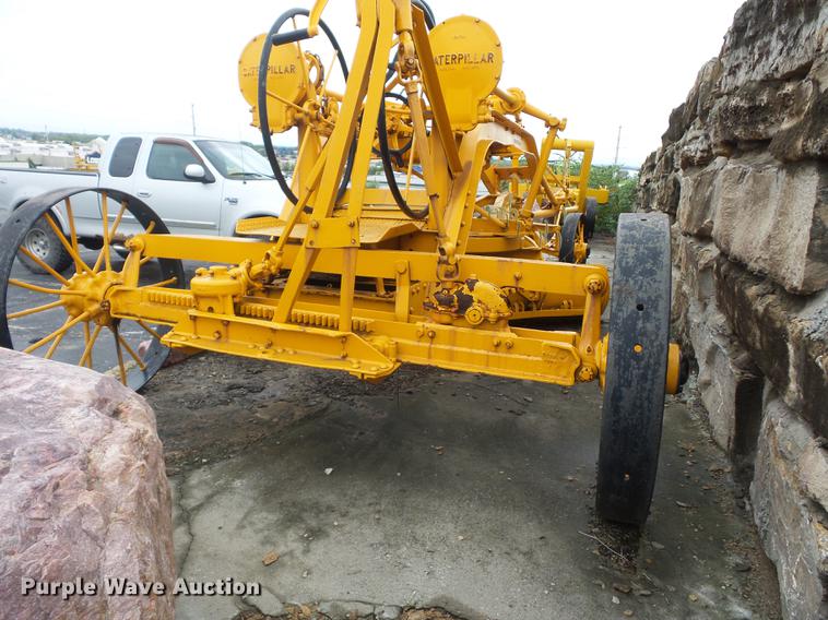 image for item DD2125 Caterpillar grader