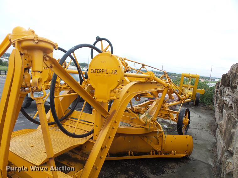 image for item DD2125 Caterpillar grader