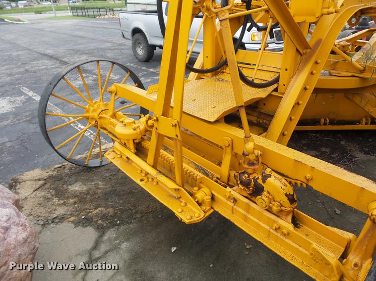image for item DD2125 Caterpillar grader