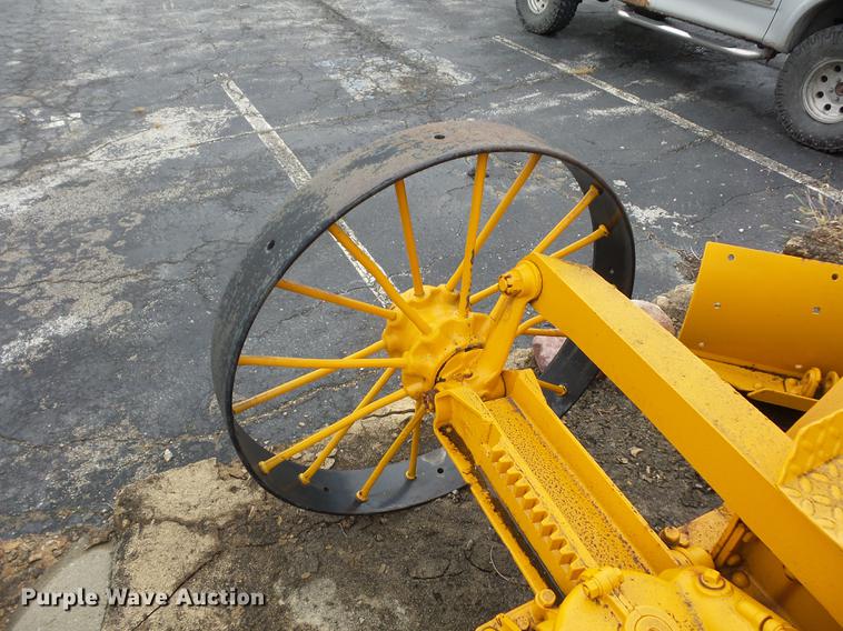 image for item DD2125 Caterpillar grader