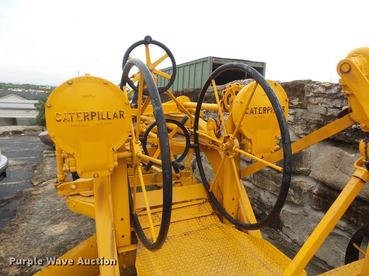 image for item DD2125 Caterpillar grader