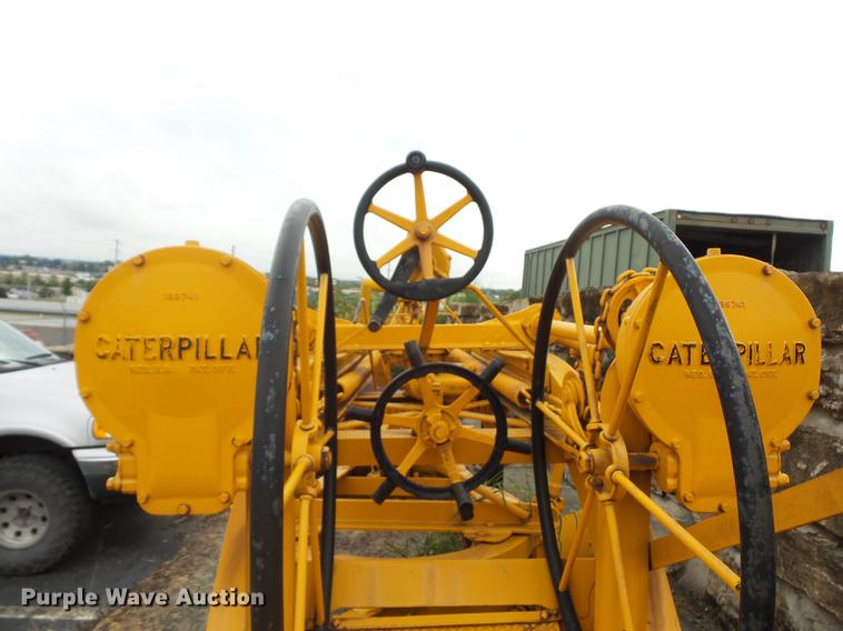 image for item DD2125 Caterpillar grader