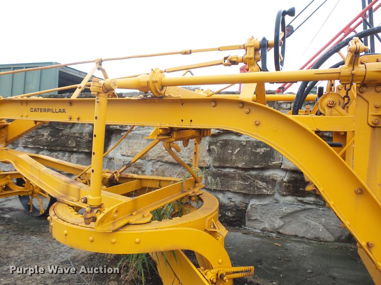 image for item DD2125 Caterpillar grader