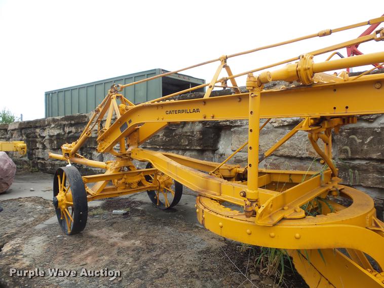 image for item DD2125 Caterpillar grader