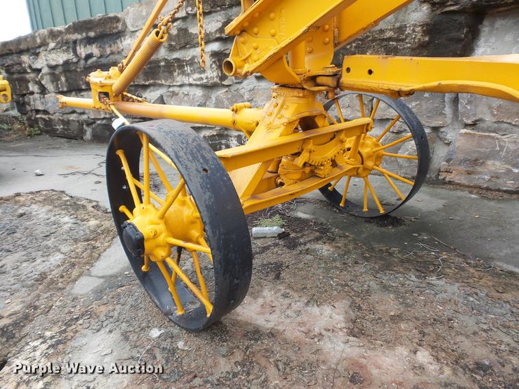image for item DD2125 Caterpillar grader