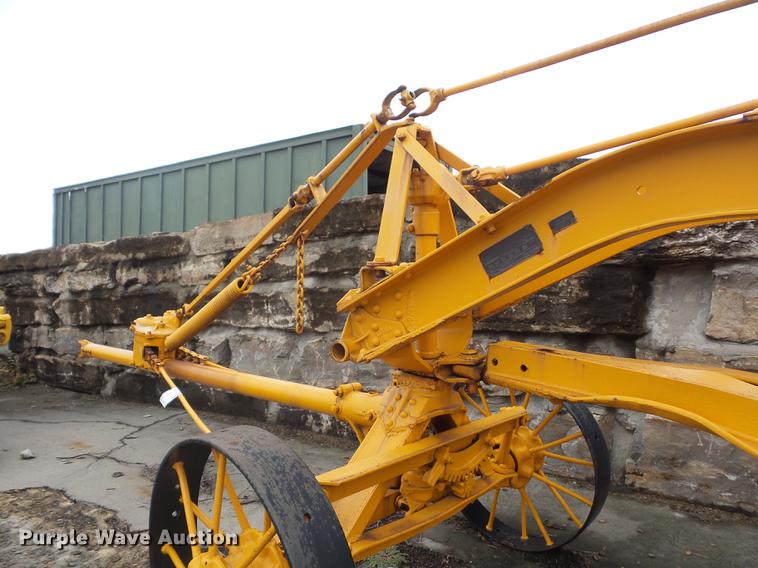image for item DD2125 Caterpillar grader