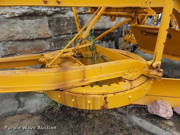 image for item DD2125 Caterpillar grader