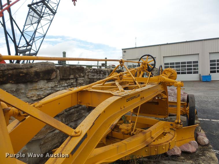 image for item DD2125 Caterpillar grader