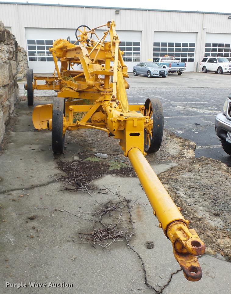 image for item DD2125 Caterpillar grader