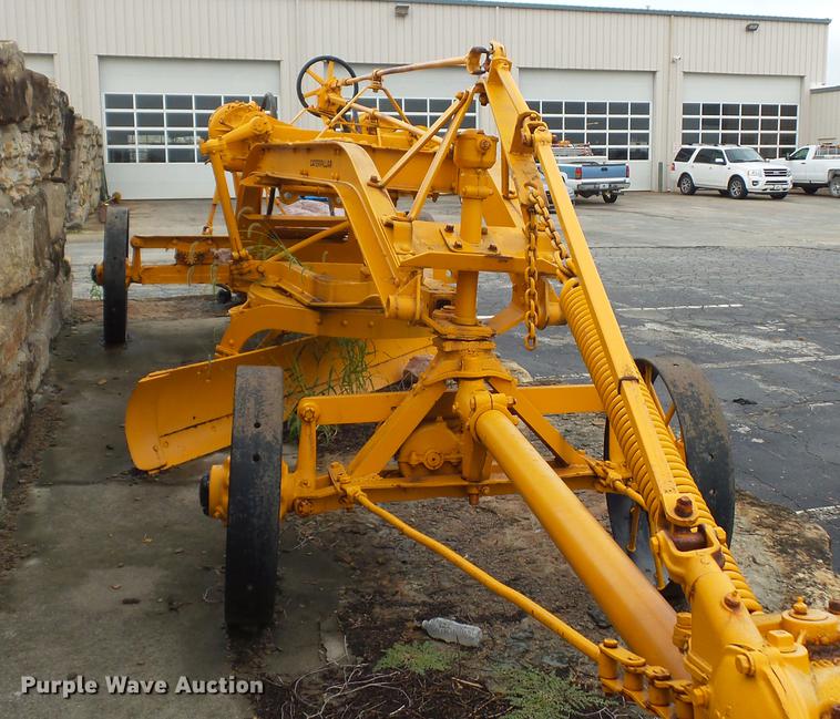 image for item DD2125 Caterpillar grader