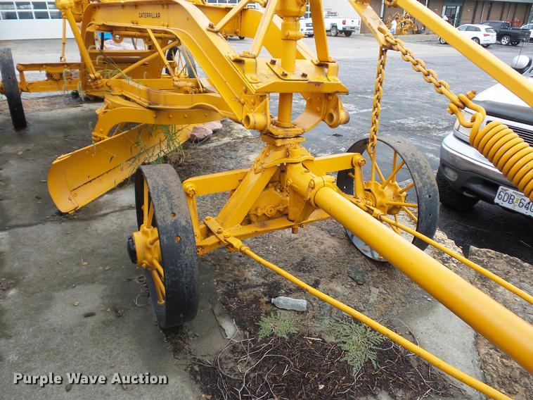 image for item DD2125 Caterpillar grader