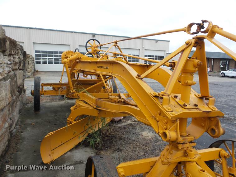image for item DD2125 Caterpillar grader