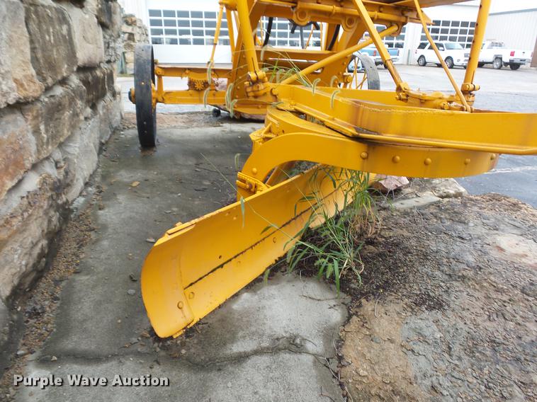 image for item DD2125 Caterpillar grader