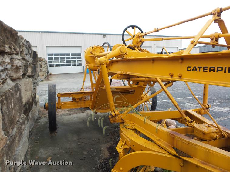 image for item DD2125 Caterpillar grader