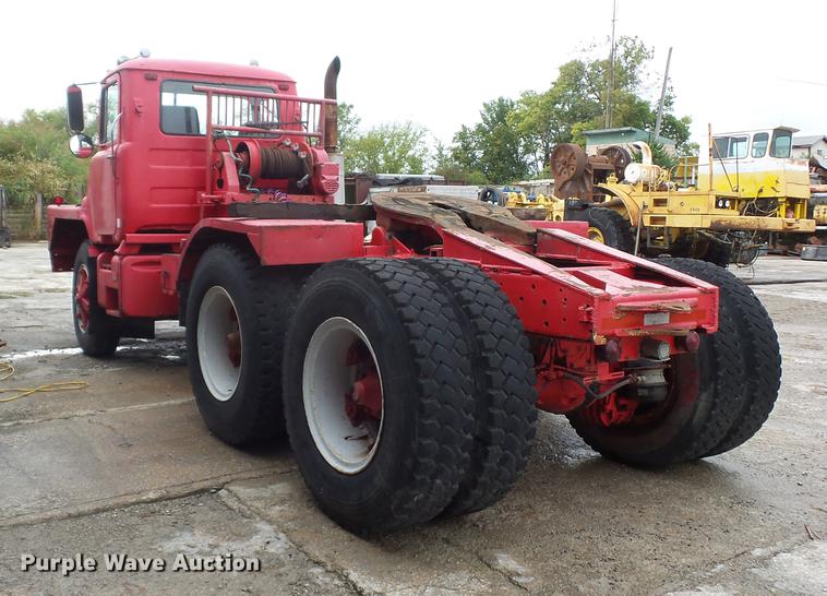 image for item DD2126 1975 Mack semi truck