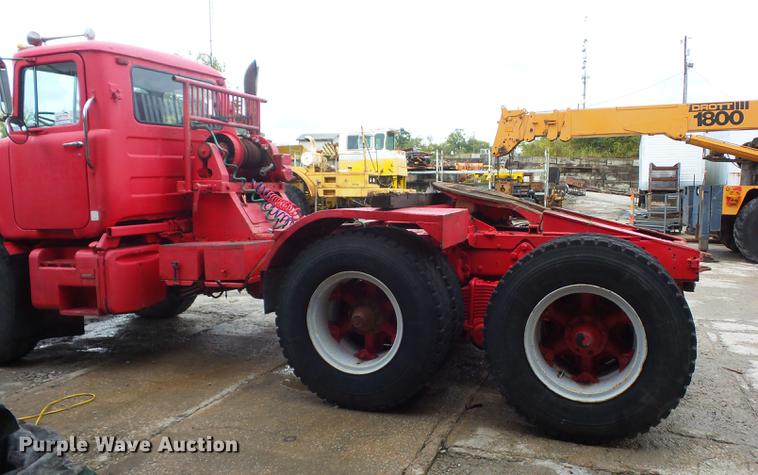 image for item DD2126 1975 Mack semi truck