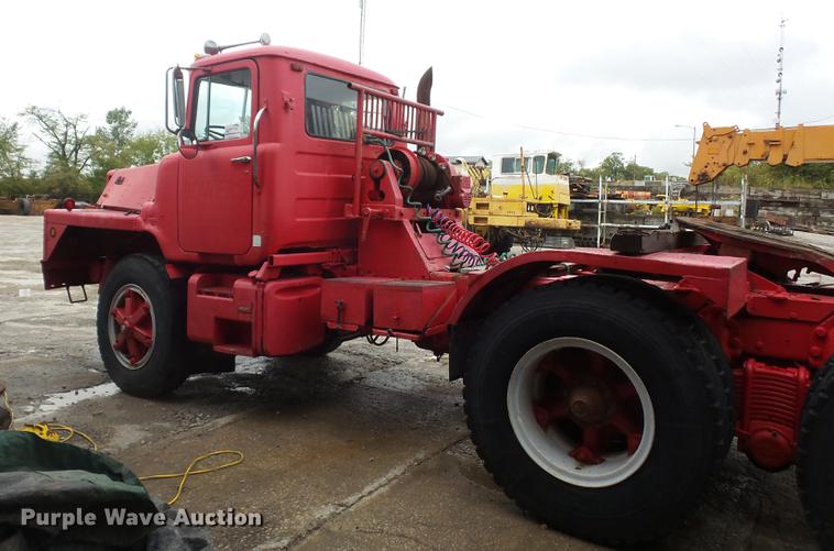 image for item DD2126 1975 Mack semi truck
