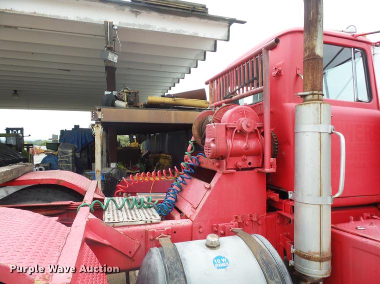 image for item DD2126 1975 Mack semi truck