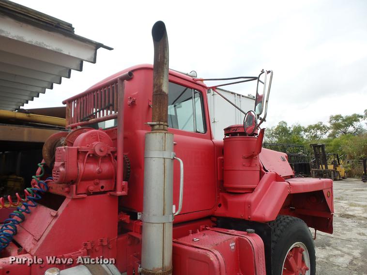 image for item DD2126 1975 Mack semi truck