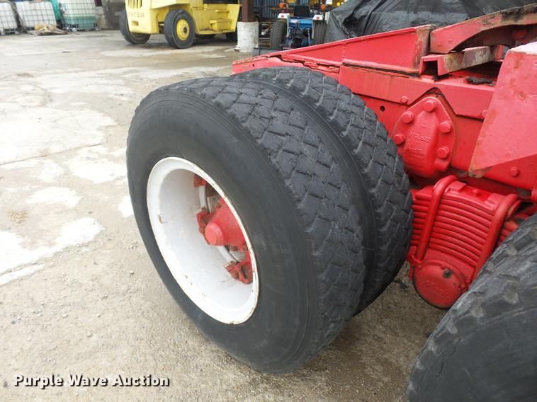 image for item DD2126 1975 Mack semi truck