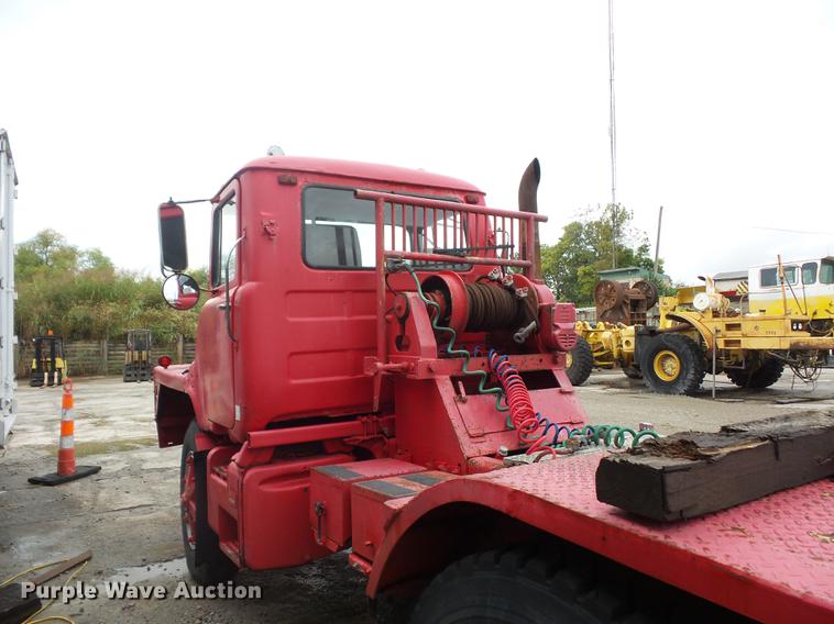 image for item DD2126 1975 Mack semi truck