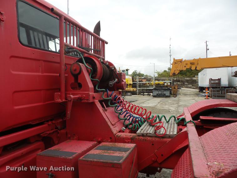 image for item DD2126 1975 Mack semi truck