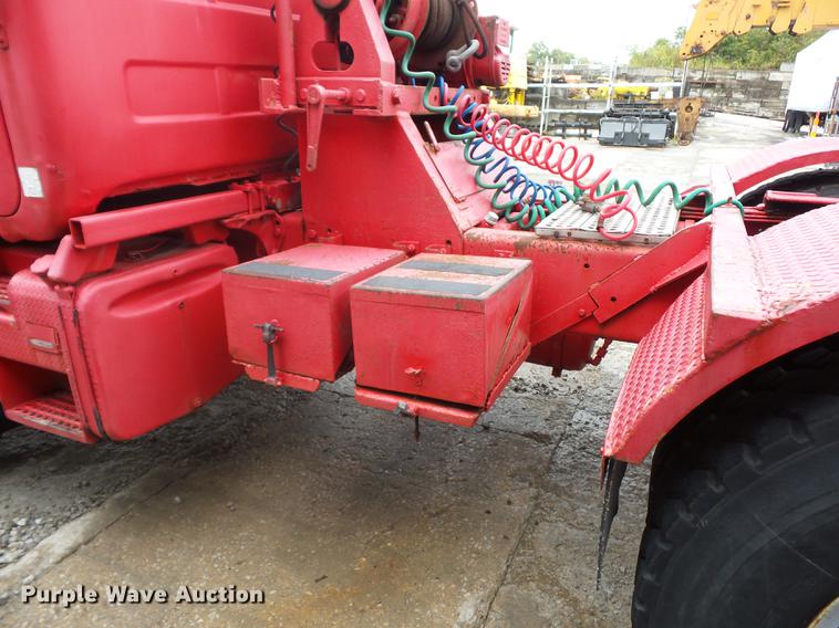 image for item DD2126 1975 Mack semi truck